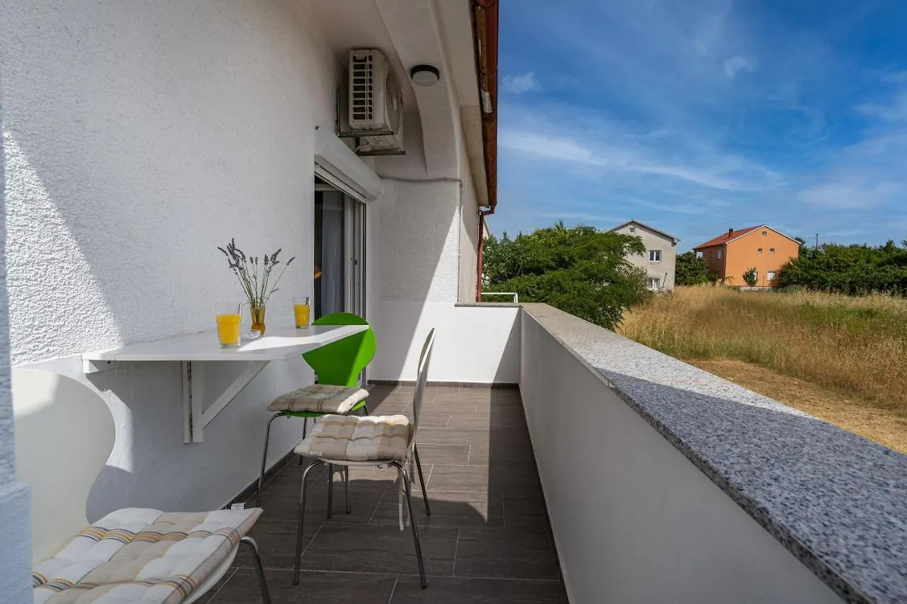 Apartment A & J Petrčane